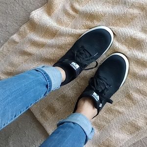 🍁3/$35. Super Cute Awesome Wedge Sneakers in black